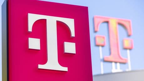 Telekom erhöht Ihre Surfgeschwindigkeit mit Kabeln, die durch den Fensterrahmen gezogen werden müssen