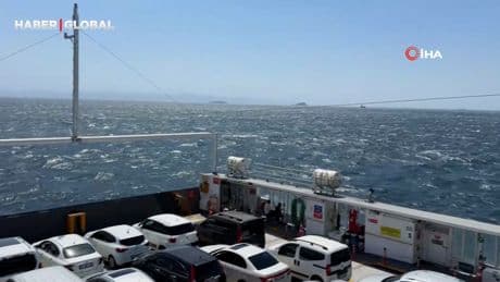 Marmara Denizi’nde etkili olan poyraz deniz ulaşımında aksamalara neden oldu