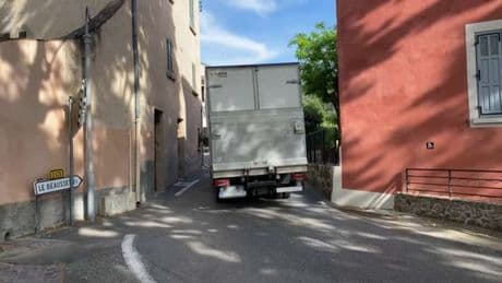 "C'est insupportable": le ras-le-bol des habitants du Castellet face aux passages réguliers des poids lourds