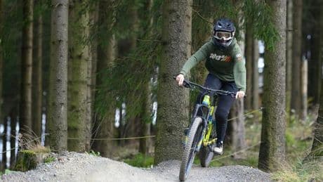 Bergsport: Schmaler Pfad: Debatte um Verbote für Mountainbikes