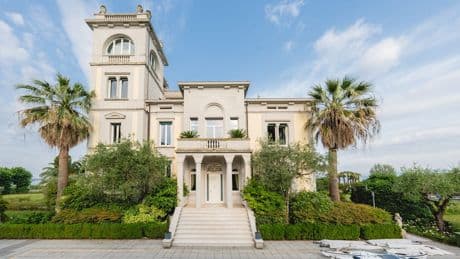 Luxus-Domizil am Gardasee - Benkos Villa-Einrichtung wird versteigert