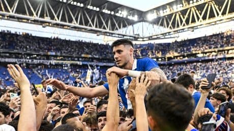 El Espanyol propulsa a un Roberto con su futuro en el aire