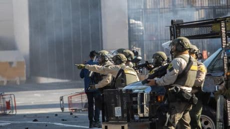 Donald Trump promet que les militaires déployés à Los Angeles vont rétablir "l'ordre"