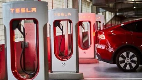 Las ventas de Tesla en Europa caen un 39% en el primer cuatrimestre en un mercado eléctrico que crece un 28%