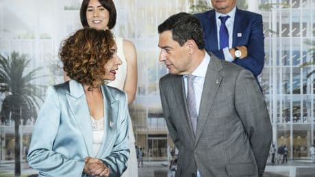 María Jesús Montero hunde al PSOE en Andalucía: Moreno le sacaría 22 puntos según el 'CIS andaluz'