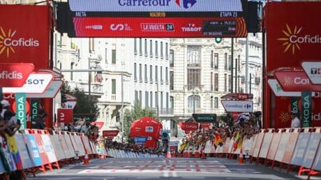 Las etapas más duras y los grandes favoritos para La Vuelta a España 2025