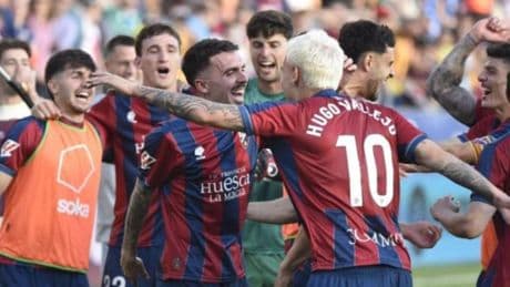 El Elche pierde el liderato ante un Huesca que sigue en la pelea por el playoff