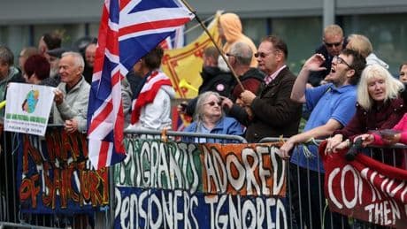 Hundreds protest outside Falkirk asylum hotel as counter rally chant 'refugees are welcome'