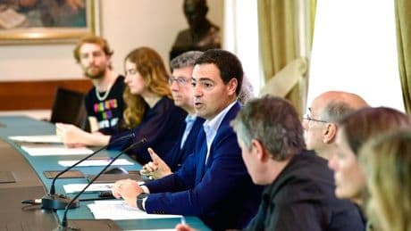 Pradales pide seguridad jurídica y nuevas leyes para «activar» el uso del euskera