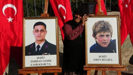 Bir annenin dinmeyen gözyaşının yıl dönümü: Şehit Eren Bülbül, mezarı başında anıldı