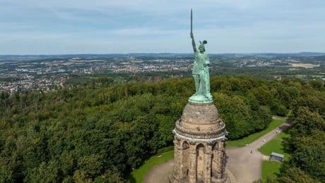 Teutoburger Wald: Mythos und Geschichte: Das Hermannsdenkmal wird 150