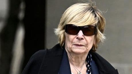 Le procès de Mimi Marchand, figure de la presse people, soupçonnée d’avoir fait chanter l’animatrice Karine Le Marchand, s’ouvre lundi