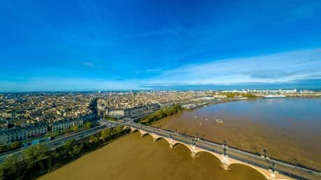 «Cela va dans le sens de l’histoire» : à Bordeaux, le maire Pierre Hurmic veut créer une zone de baignade dans la Garonne