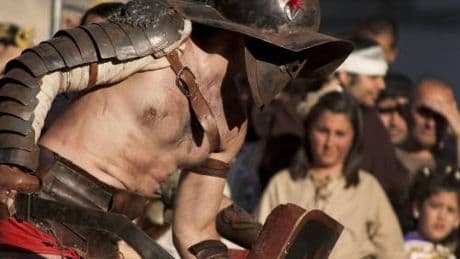 Ritrovate per la prima volta le ossa di un gladiatore sbranato da un leone