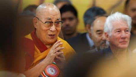 Le dalaï-lama célèbre son 90e anniversaire : “Je suis un simple moine bouddhiste”