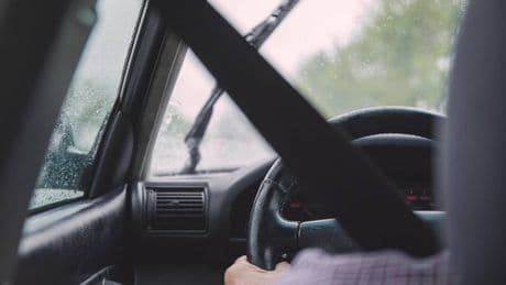 Il caso di un automobilista di Torino, sanzionato sette volte allo stesso incrocio: "Una trappola"