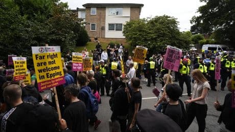 Großbritannien: Flüchtlinge dürfen in Hotels bleiben