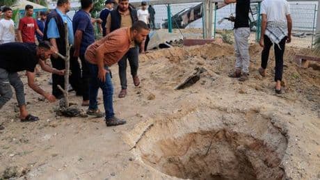 En direct, guerre à Gaza : le bilan des frappes israéliennes près de l’hôpital européen de Khan Younès passe à 28 morts, selon la défense civile palestinienne