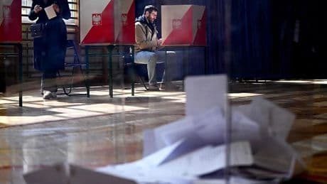 Polonya’da seçim günü: Yeni cumhurbaşkanı için kıran kırana yarış başladı