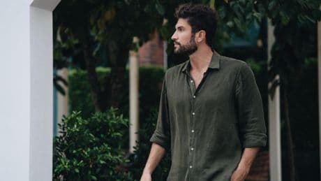 Minimalistas, frescas y elegantes: estas camisas de lino para hombre son un sí rotundo