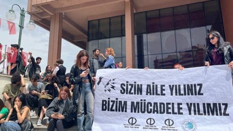 Anadolu Üniversitesinde Aile Sempozyumu protesto edildi: “Aile yılı değil mücadele yılı”