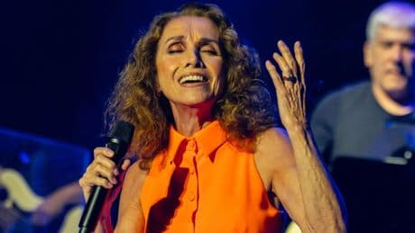 Por qué el vestido que Ana Belén ha llevado para actuar en Starlite favorece a las mujeres mayores de 70 años