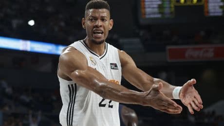 Tavares aplaca el efecto trampa del Baskonia de Laso