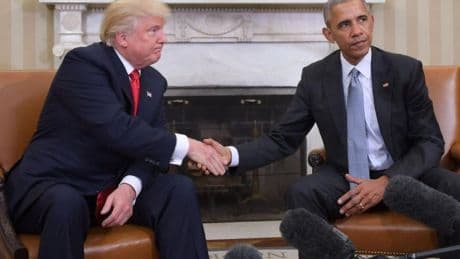 Obama, 'detenido' durante una audiencia con Trump