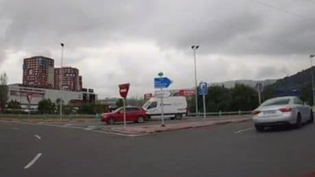 La «rotonda de la muerte», según una autoescuela de Bilbao