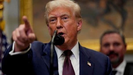 Droits de douane : l’entrée en vigueur des surtaxes américaines fixée au 7 août après la signature du décret par Donald Trump