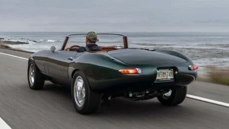 Nati poveri, condannati a guardare un sogno chiamato Jaguar E-Type GTO – FOTO