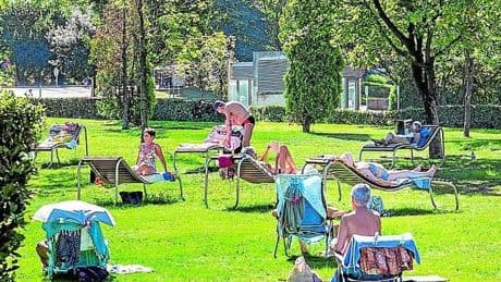 Bilbao estrena dos nuevas 'playas urbanas' en los parques de Amezola y Sarriko