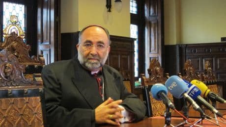 El arzobispo de Oviedo tercia en la guerra con Vox y llama &quot;moritos&quot; a los musulmanes