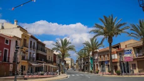 Impulsan una moción de censura en un pueblo de Alicante por aprobar 21 licencias de fotovoltaicas