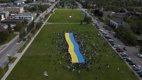 Alaska'da zirve protestosu: Dev Ukrayna bayrağı açıldı
