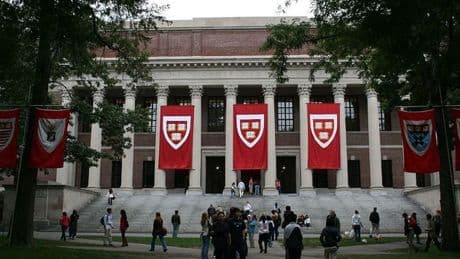 Une "violation du premier amendement": le gel des financements à l'université Harvard par Donald Trump annulé par la justice