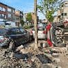 Ravage nadat wagen tegen acht andere auto’s knalt in Hoboken: “Mijn veiligheidscamera kon hem niet eens filmen, zó snel reed hij”