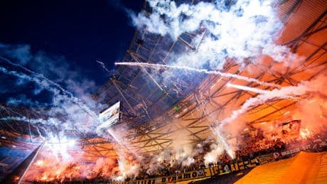 Traditionsklub muss für Fans blechen - Fette Strafe für Pyro-Show