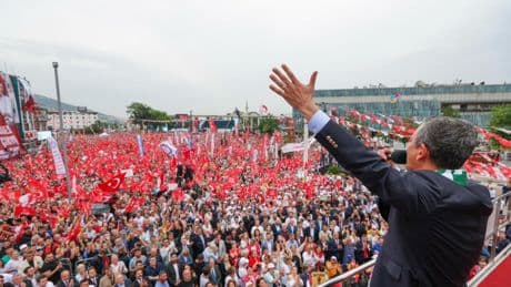 Özel, Bursa mitinginde konuştu: “Temmuzda asgari ücrete ara zam için mücadele başlatıyoruz”
