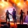 Schock-Moment auf Bühne - Unerwarteter Zwischenfall bei einem Konzert