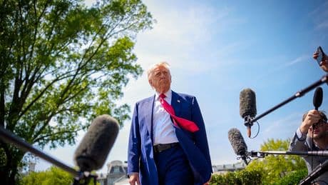 Trump says he doesn’t ‘know’ if he must uphold the Constitution