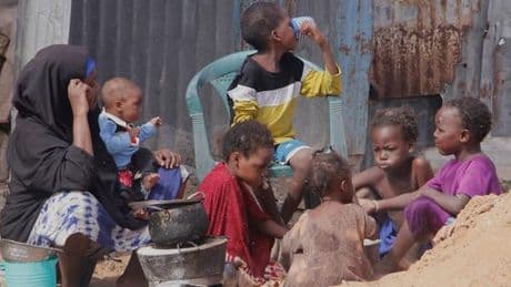 En Somalie, près d’un demi-million d’enfants risquent une « mort imminente » de faim « sans une intervention urgente », alerte l’ONG Care