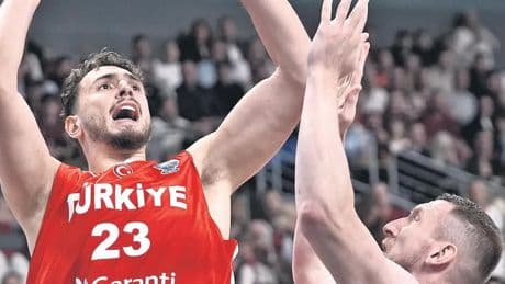 12 Dev Adam ezdi geçti!