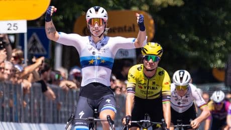 Wiebes klopt Vos in de sprint en boekt haar tweede Giro-zege van dit jaar