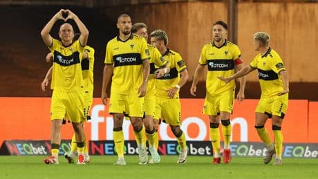 Drei Tore und ein falsches Trikot - Irres Aachen-Debüt für Gindorf