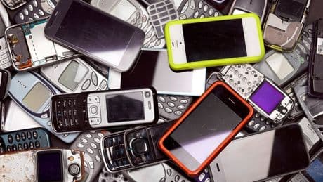 Herkes çekmecede tutuyor! Eski telefonlar servet değerinde: O çekmecelerde değerli maden duruyor