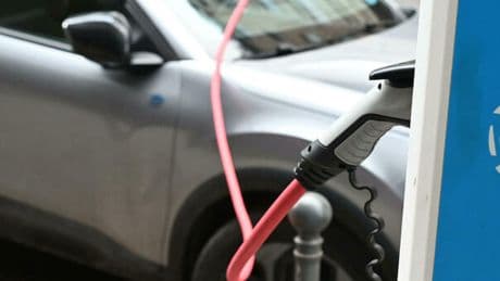 ?Auto elettriche, da inizio 2025 in Italia crescita sostanziosa: +29,7%. La quota mercato sale al 5,2%