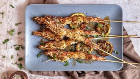 Gambones con ajo y perejil, una receta exprés para este verano