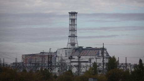 Ya sabemos un agujero que ha dejado Rusia en Ucrania: el escudo de Chernóbil sigue abierto y no hay dinero para cerrarlo