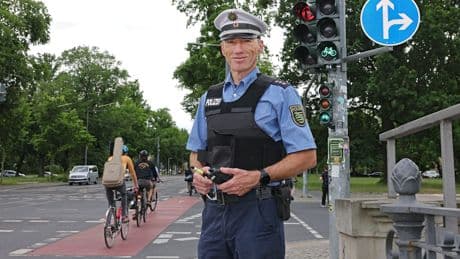 Verkehrsregeln und Grauzone - TV-Polizist räumt mit 5 Irrtümern bei Radlern auf